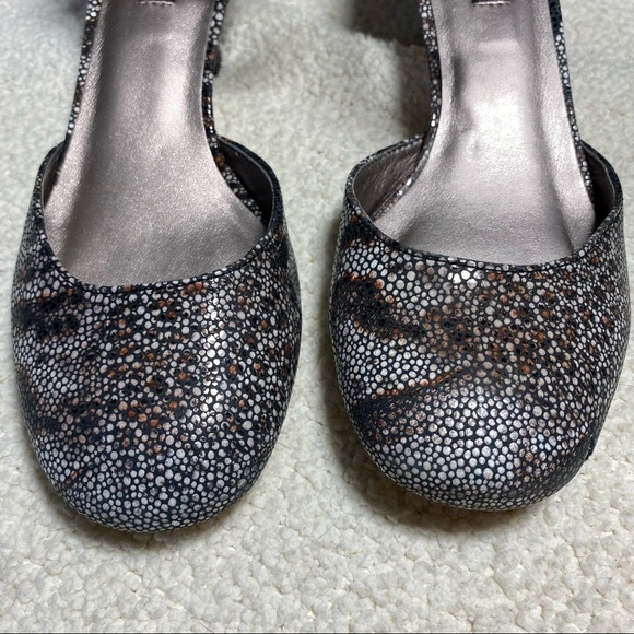 Array• Kitten heel Ankle strap• Sz 5.5 - Picture 3 of 9